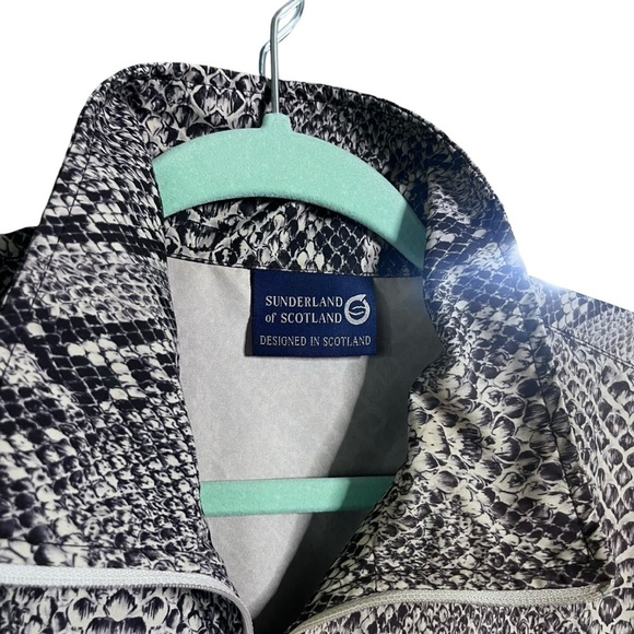 Sunderland Women’s Leopard Long Sleeve High Neck Cinched Bottom WindBreaker sz S - Picture 4 of 10